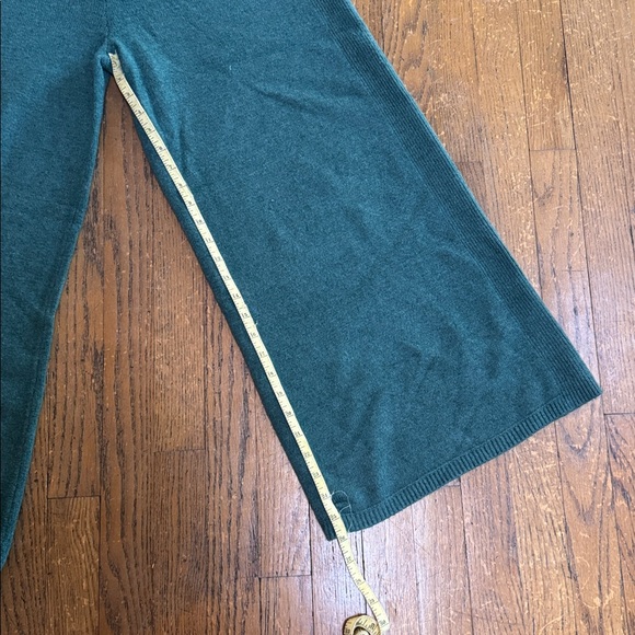 NWOT a new day 2 pc lounge set. Size Large - Picture 6 of 7